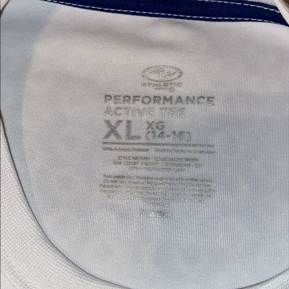 A white athletic shirt - Picture 3 of 3